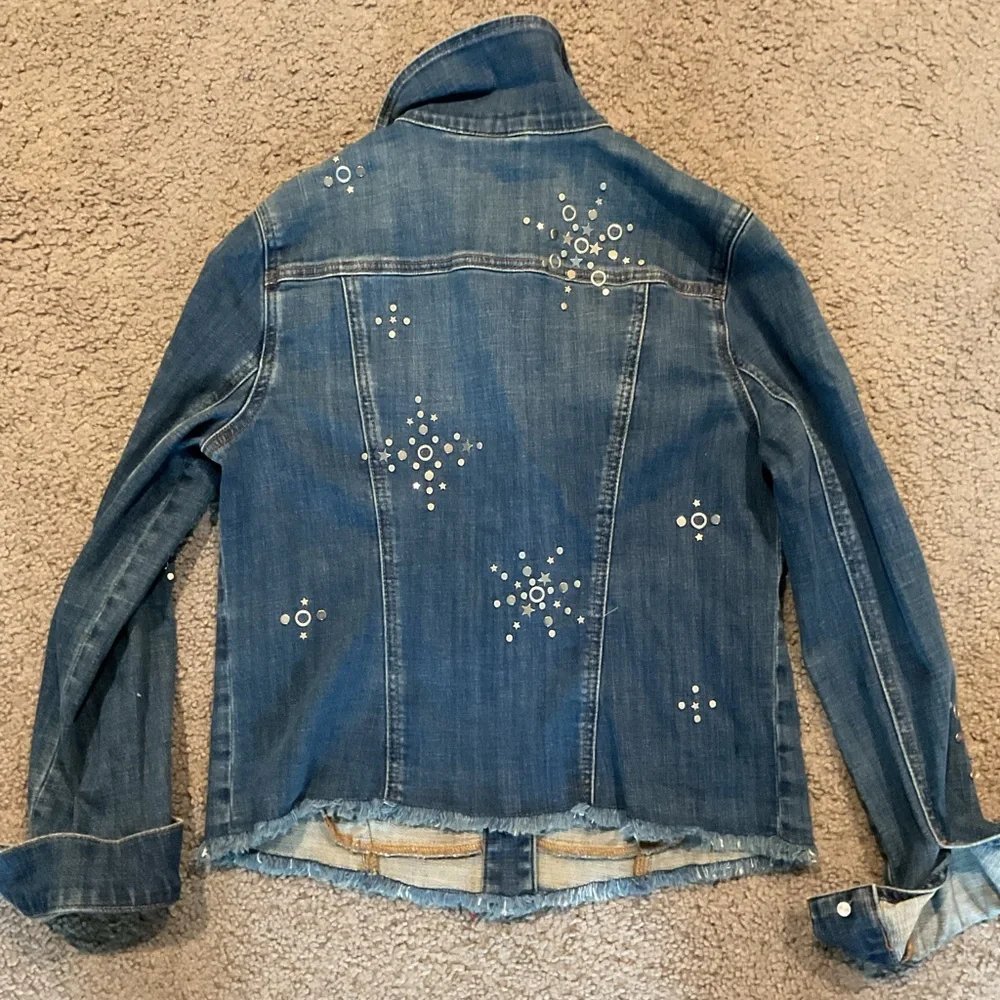 NWT Chico’s Silver Studded Denim Jean Jacket Y2K Blue sz Small - Picture 6 of 6